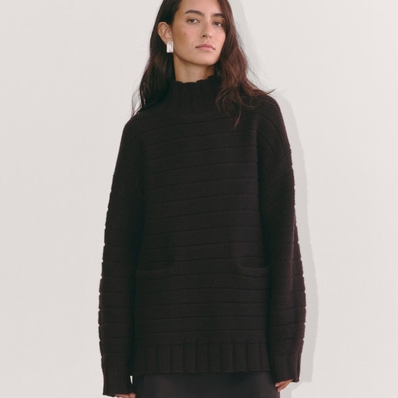 Everlane The Oversized Turtleneck in Luxe Merino in Black, Size X-Small - Picture 1 of 12